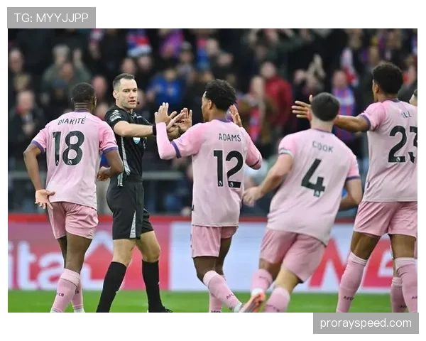 莱切2-2热那亚，补时阶段点球绝平戏剧性收场